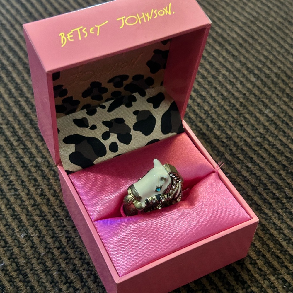 Betsey Johnson Gold and Cream Horse Ring with Jewel Accents Vintage NEW IN BOX